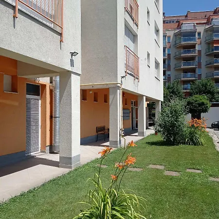 Viktoria ~vizparti ~ Medences ~ Apartament