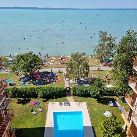 Apartment Viktoria ~vizparti ~ Medences ~ Apartman *