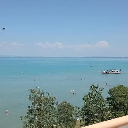 Viktoria ~vizparti ~ Medences ~ Apartman * Siofok