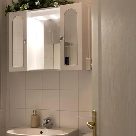 Viktoria ~vizparti ~ Medences ~ Apartament