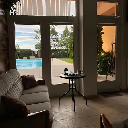 Viktoria ~vizparti ~ Medences ~ Apartament