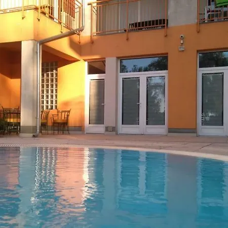 Apartament Viktoria ~vizparti ~ Medences ~